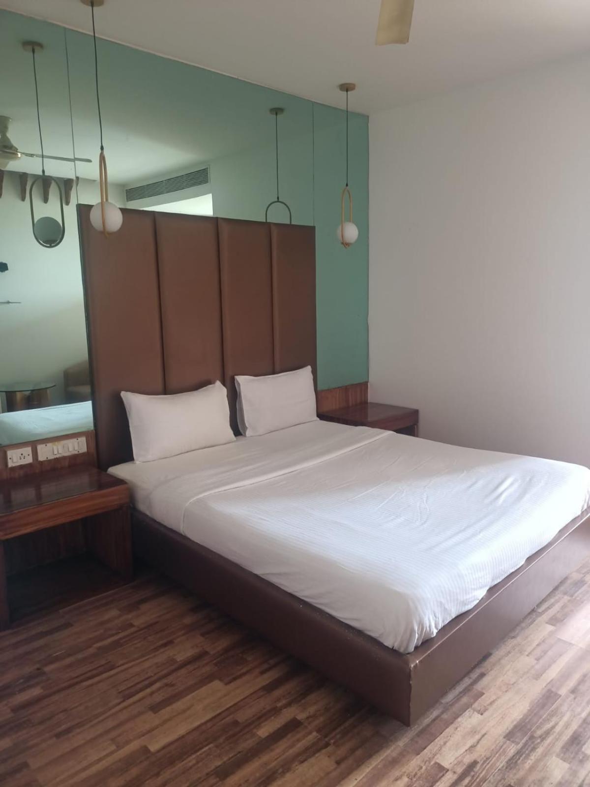 Purple Inn Mysore Bagian luar foto